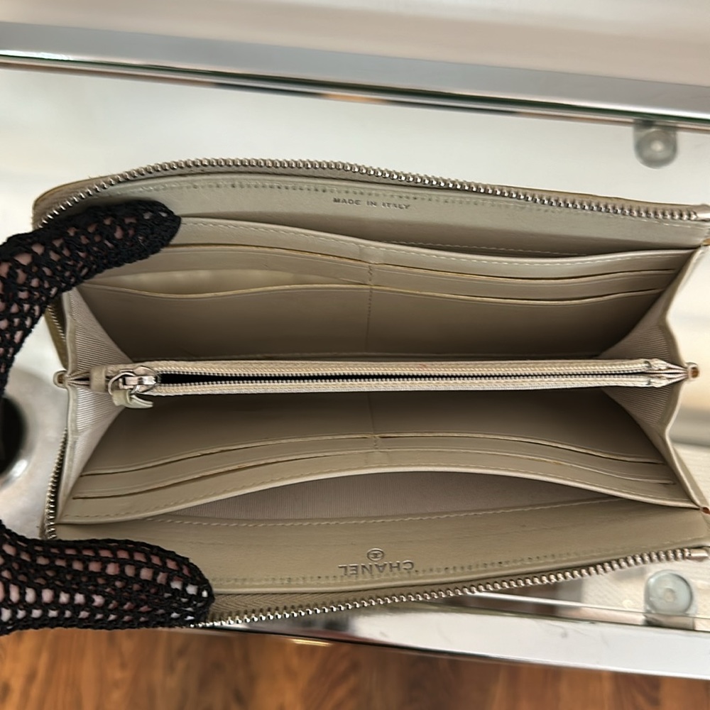 BLACK FRIDAY GIVEAWAY! Chanel Patent Leather Quilted Champagne Wallet - Picture 14 of 16
